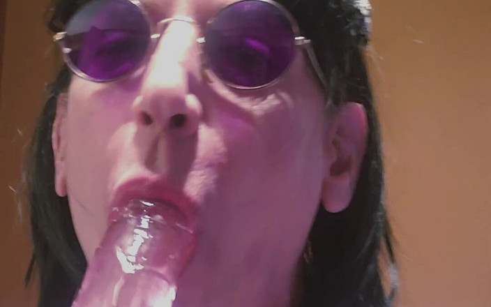 Daphne Desire: La sissy troia viene in un bicchiere per te, per...