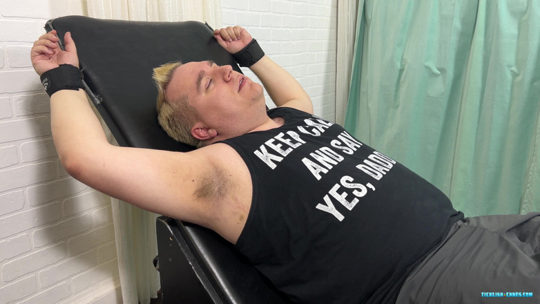 Ticklish Chubs: Trae la sua vendetta su matt