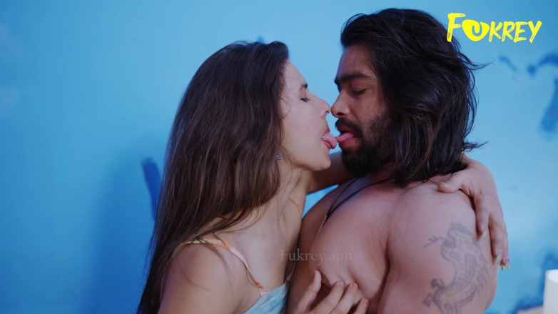 Triflicks: सुंदर जोड़ा घर के पागल सेक्स का आनंद लेते हुए