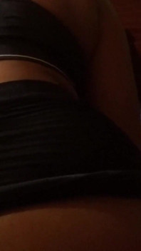 Latina mit dickem arsch wichst und reitet bbc und liebt es