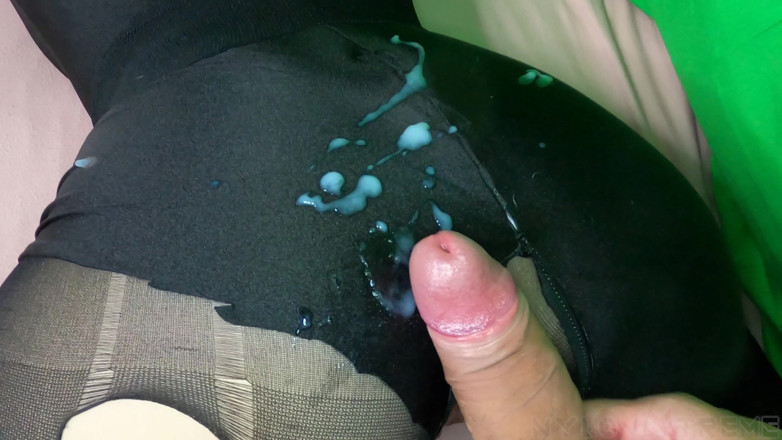 Nylon Xtreme: POV, Nora Fox se fait baiser par un zentai noir