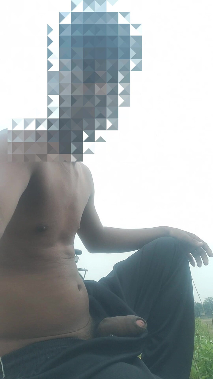 Assamesebodoboy: Outdoor Roadside Gay Men Masturbation Sex Video