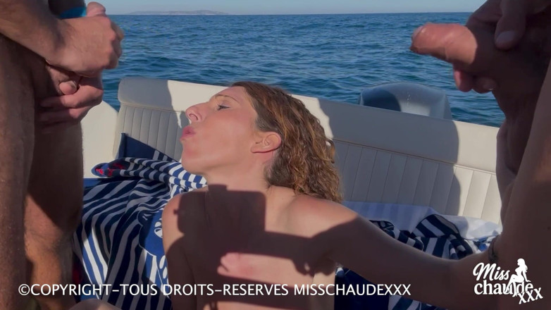 Misschaudexxx: Подорож у море з двома хлопцями, щоб трахнути мене на човні