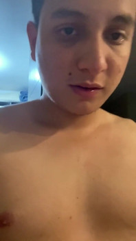 我轻轻张开她的菊花，她让我更努力