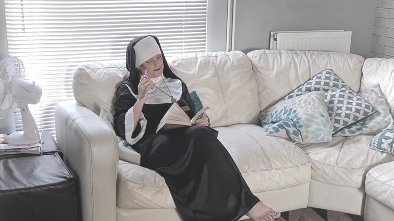 Kylie Britain Adventures: Nun Kylie's gift - (No audio,but music)