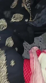 Дезі бхабхі трахається в чорному костюмі Salwar раком