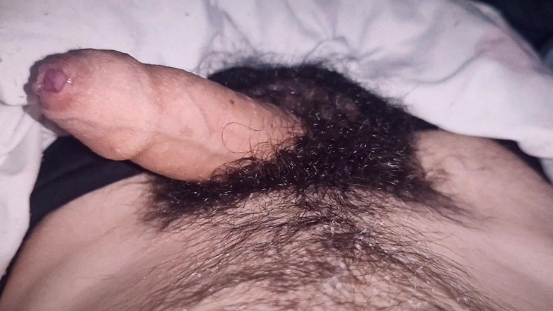 MartyBrady: Mastorbare cu pulă păroasă sexy twink de 20 de ani