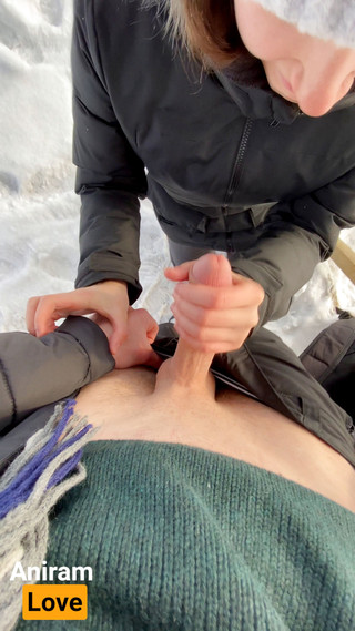 AniramLove: Незнакомец на горнолыжном курорте сделал минет