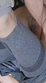 ホットなミルフの妻が整備士とセックス