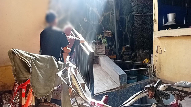 Famly sex: 그녀의 계모는 너무 흥분했다