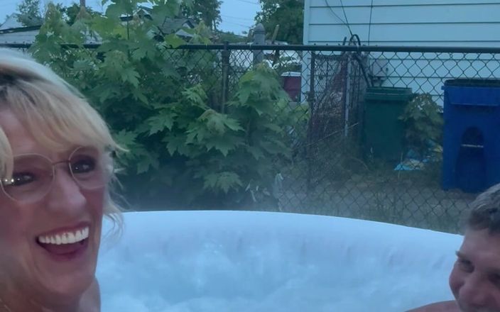 Jenni girl: Freaky Hot Tub Sexy Time