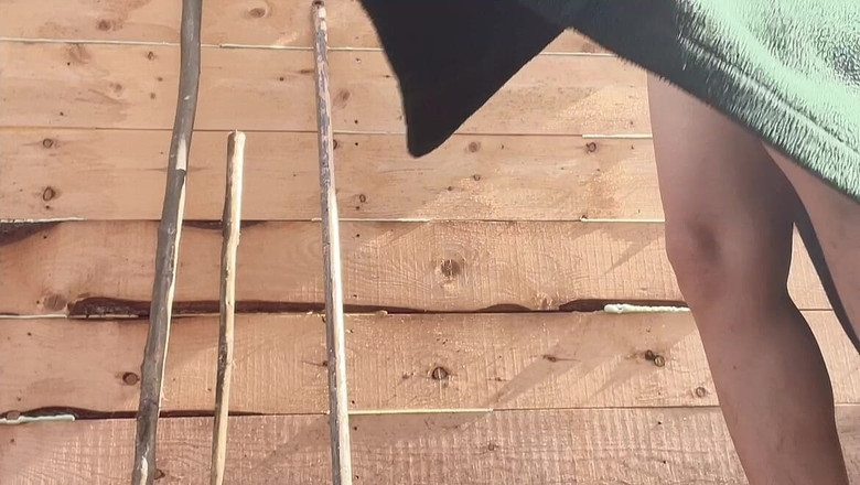 sweethanajapanese: 来自青少年哈娜毛茸茸的小阴户的大雨地上的特殊视频是这个