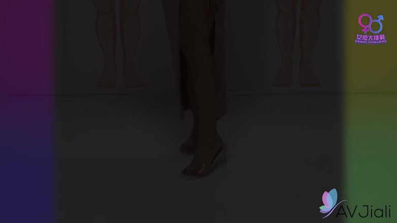 AV Jiali: アダルトゲームが巨乳ブルネットとのホットセックスに陥る