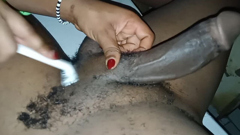 Bad boy studio: Вона голить мій великий чорний член, а потім трахає його, частина 3