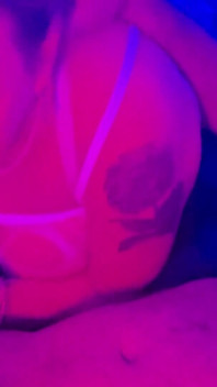 La vera ragazza fa un salivoso pompino deepthroat al fidanzato - amatoriale fatto in casa