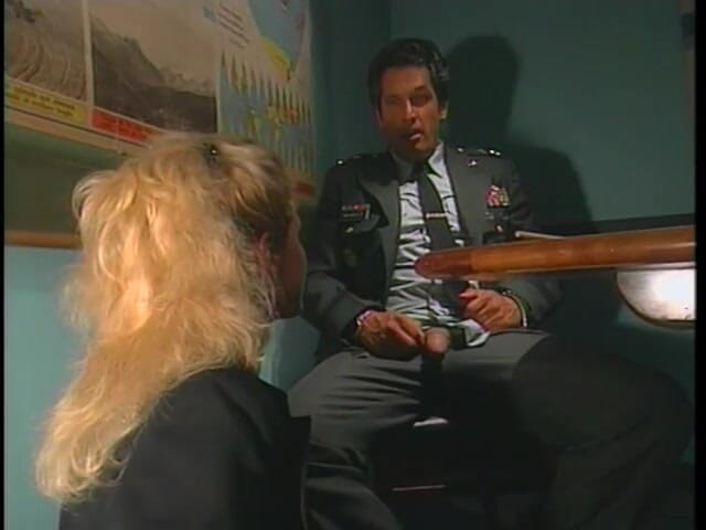 Old Good Porn: Nympho in sexy rode jurk geeft man een geweldige pijpbeurt