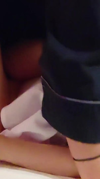 Idole le son de la chatte de la fille en costume de marin blanc est incroyable. Sa langue érotique vous fait un creampie. Amateur