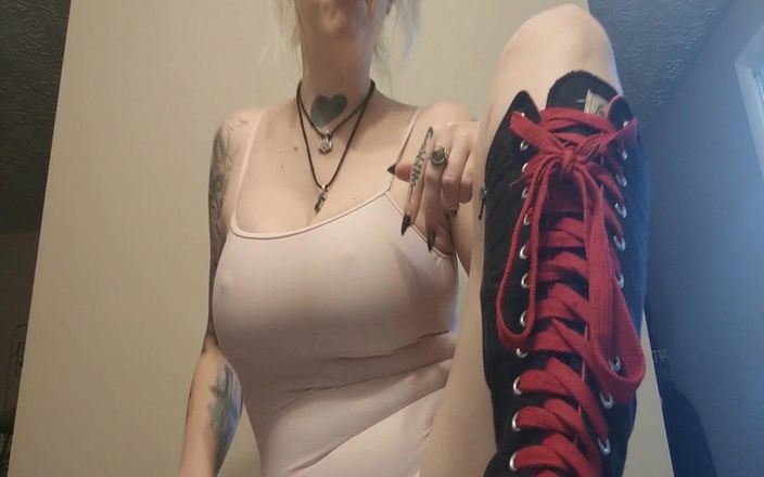 Geeky Femdom: Luptă cu toc- Povestea unei lupte cu catfight