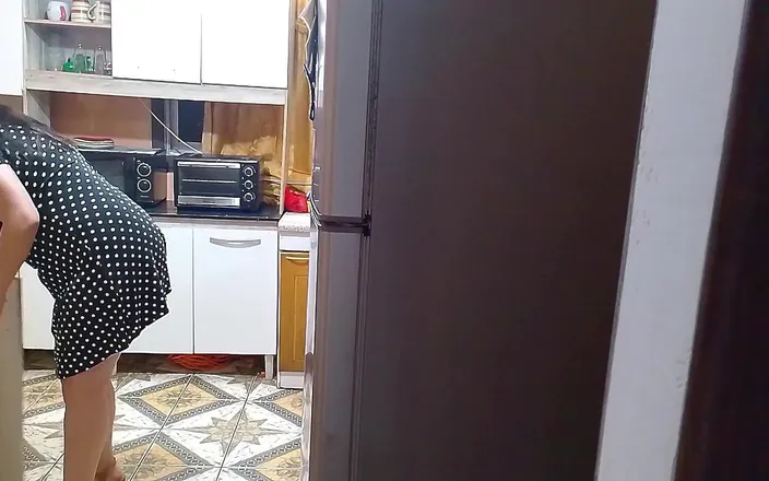 BBW Kelly Mom: Movie Scene Between Pots and Pans Fucking in the Kitchen