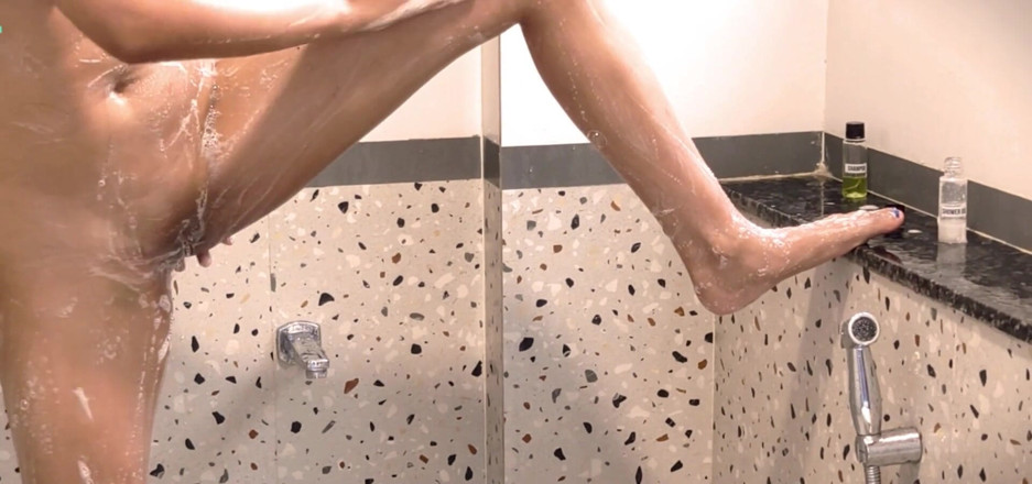 Ziya: Pertunjukan mandi bogel