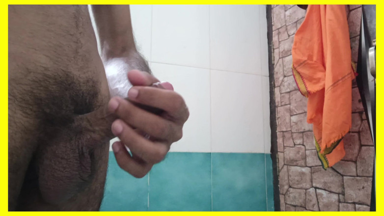 Brijesh 270: Gepassioneerde masturbatie na een ontspannende douche, amateur solo geschoren pik