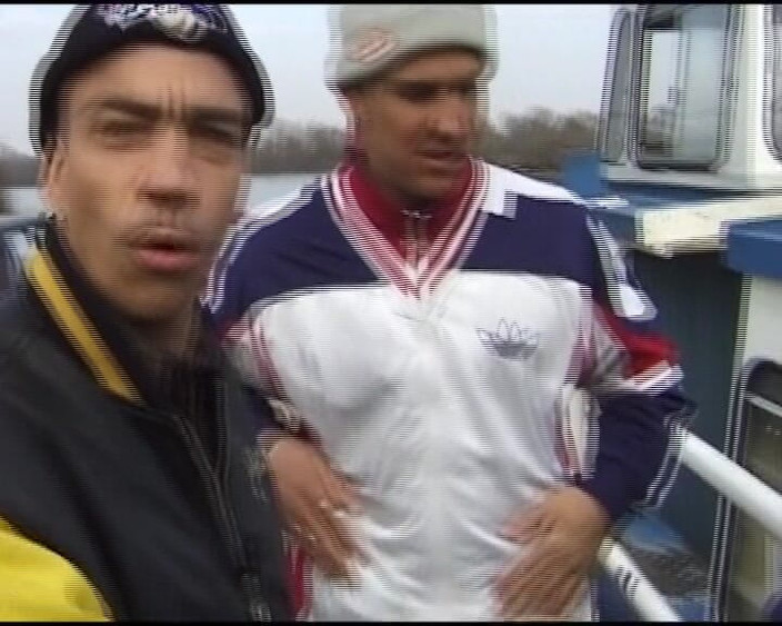 German Amateur Videos: 德国壮男在户外吮吸几根鸡巴