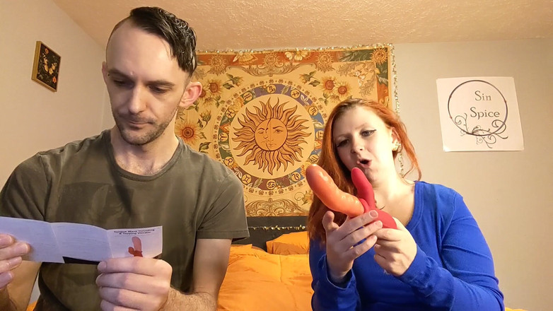 Sin Spice by Sophia Sinclair and Jasper Spice: モイアメの舌と指バイブレーターのアンボクシングとマスターベーション