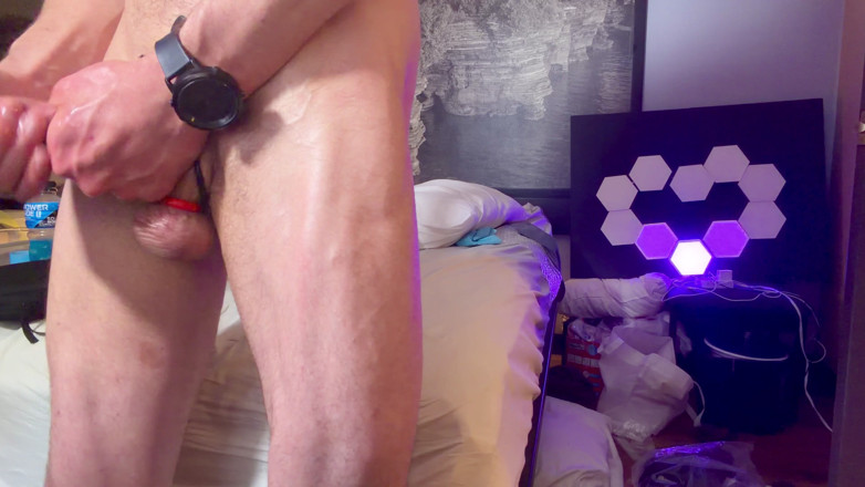 Savage confidence: Nutting on a Sweaty Beater I Took off While Sreaming...