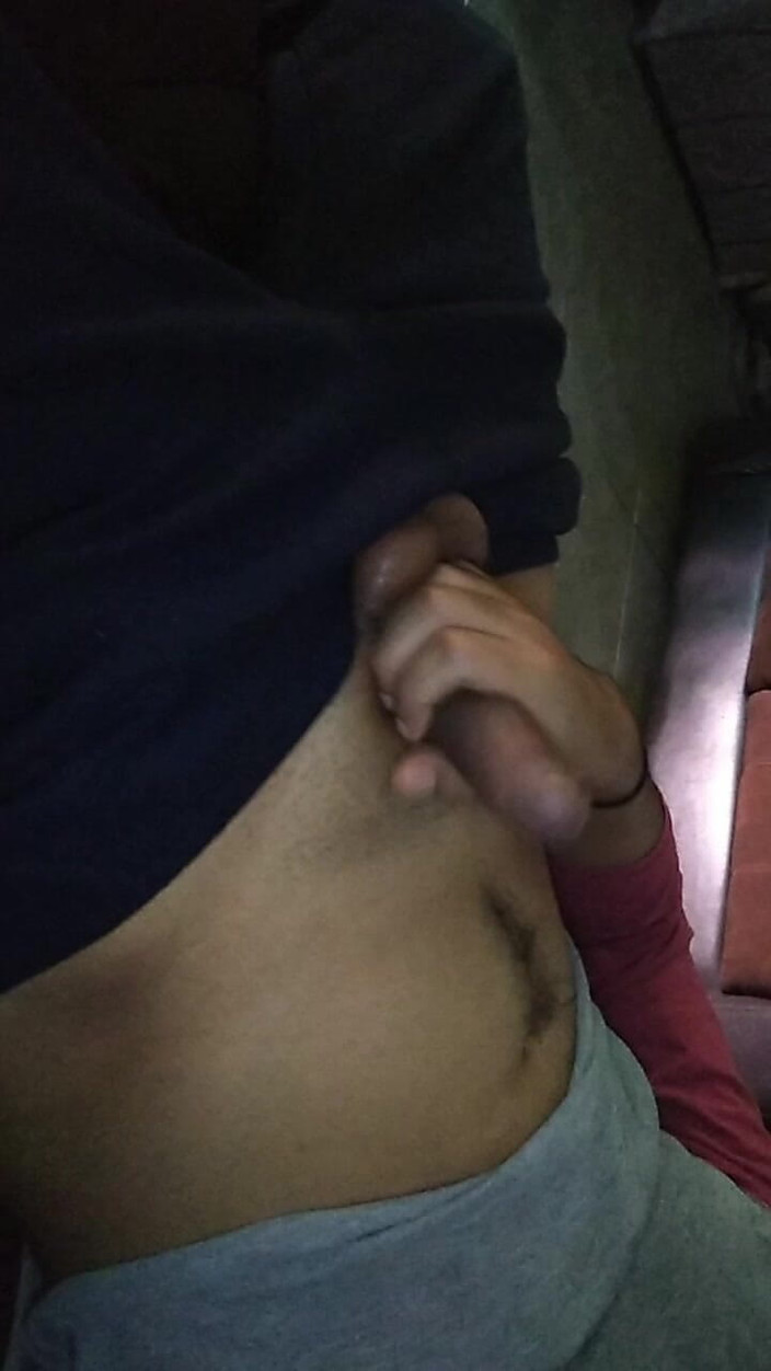 AlexAlejandro13: Mmmm Como Eu Me Aqueço No Sofá