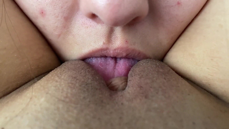 zoemelissa: Pompino di figa pov clitoride gigante