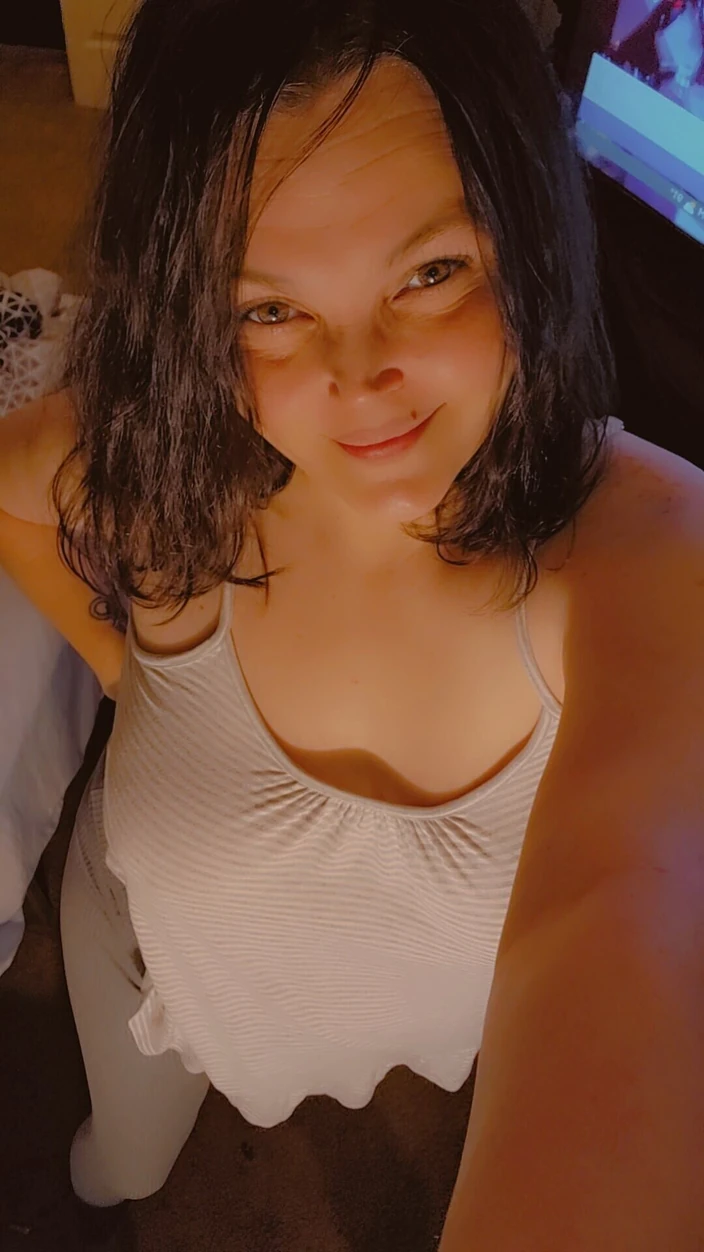 Andypandysweetascandy: Fick meinen dildo mit meiner engen, nassen, saftigen muschi,