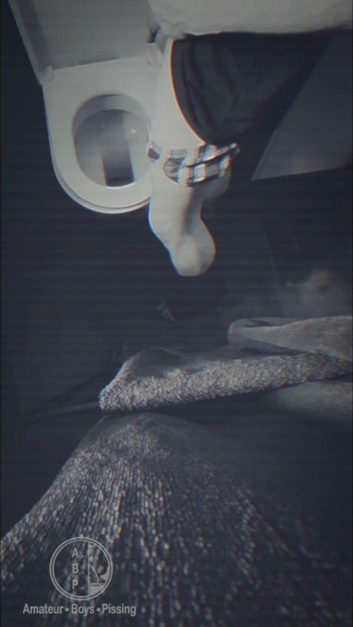 AmateurBoysPissing: Flatmate Caught Peeing on Night Vision Cam