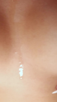 Ella se perfora los pezones así que le di un facial enorme