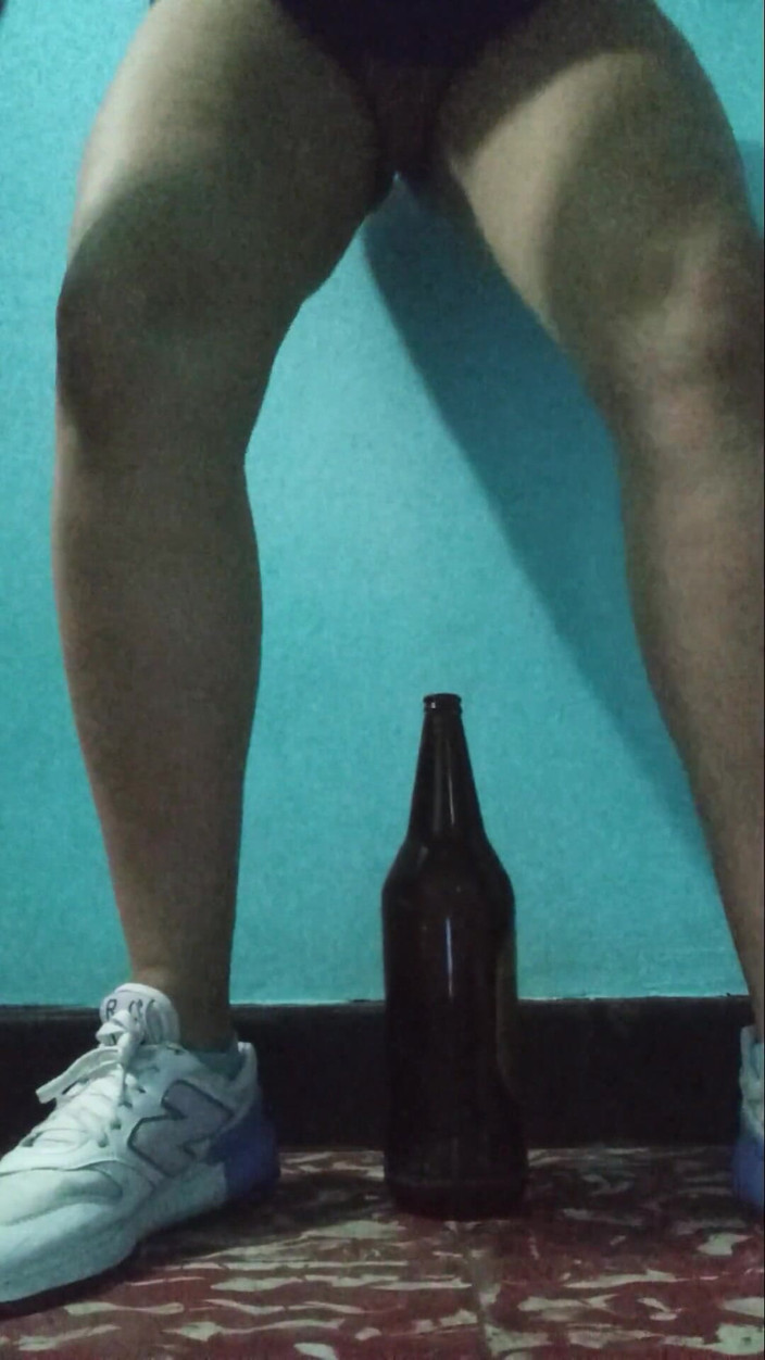 Lobicam: Ik masturbeer goed met mijn vingers en een fles haalt...