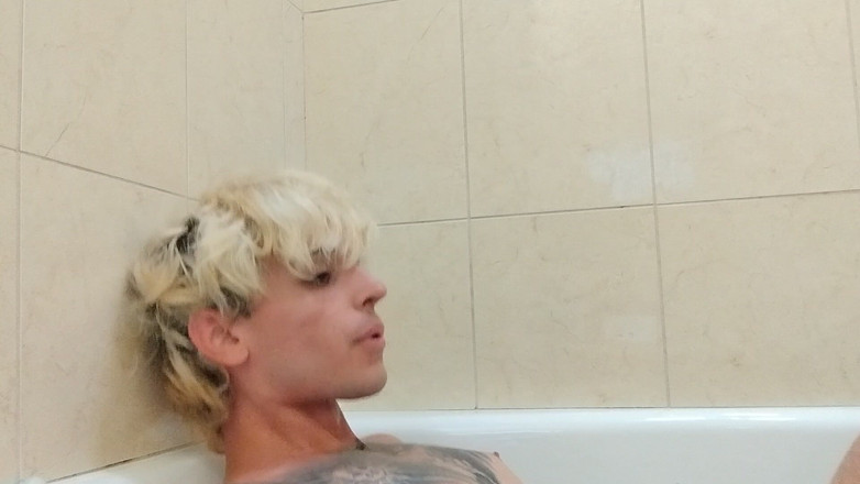 Vovxxx: Bathing in My Piss