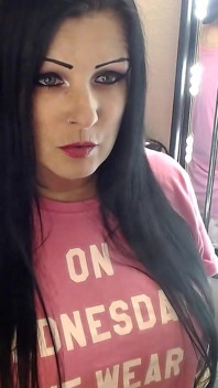 MAMĂ SEXY DRĂGUȚĂ NATURALĂ FUMÂND