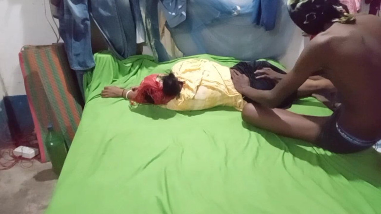 Bengaliauntykichut: Romantic Video with a Desi Aunty Featuring a Hot Butt...
