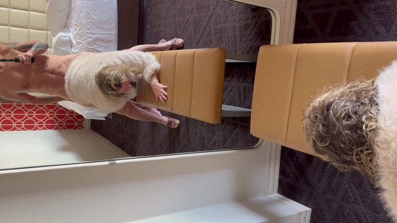 Bonewizzard69: 素敵な緑の瞳の妻が男に乗ってしゃぶる、バケーションホテルで楽しい