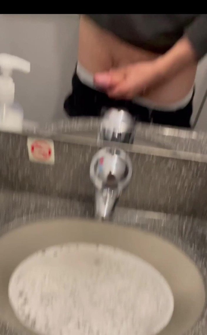 Alex Davey: Semua orang mempunyai hiburan mereka sendiri (ada garis besar)