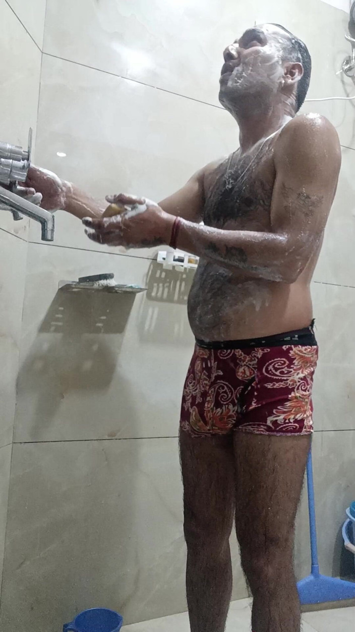 Rajasthani-old-lover: Indische Desi-man geniet van masterbatieshow met buurman stiefvader en dildo-vibrator