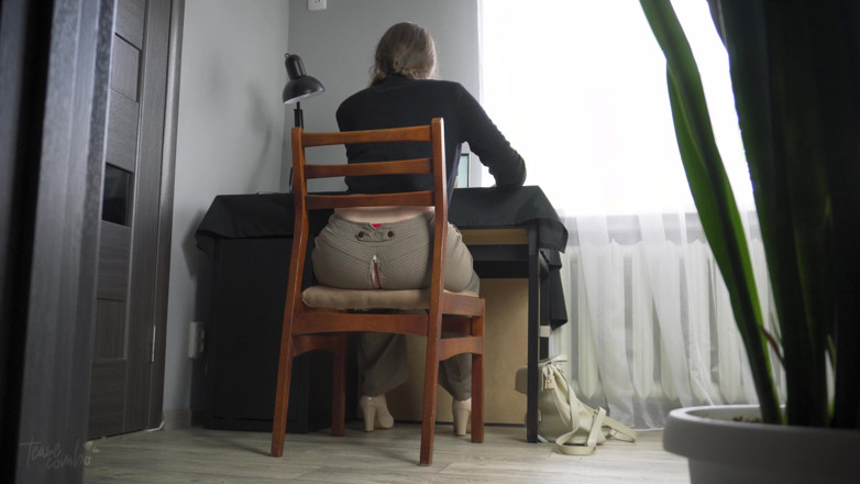 Teasecombo 4K: Peeking at Secretary Working in Ripped Pants
