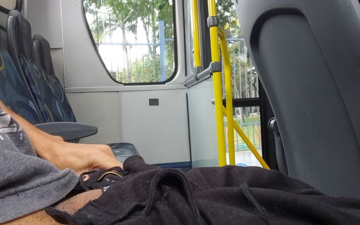 Lekexib: Cumming on the Bus