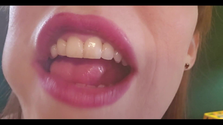 MistressThrope: Je me ruine les dents avec des bonbons sans sucre