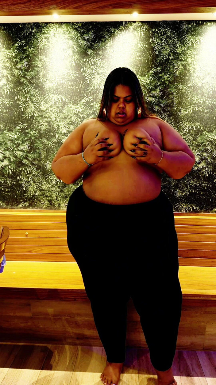 Bom bom bbw: Приходи играть с самой большой BBW
