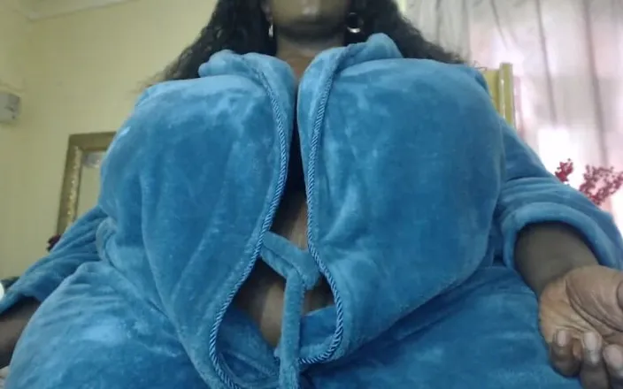 Legendary Booty Overdose: Ebony BBW Masturbating and Shaking Her Big Booty