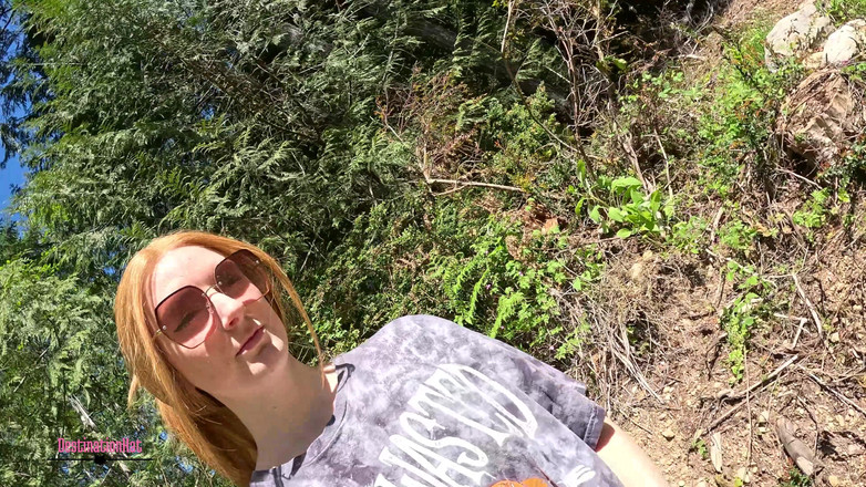 Destination Kat: Více yardwork čůrací kompilace