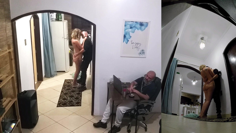 Victor SweetCoupleStories: Verklig fru är otrogen mot sin man medan han bär hörlurar...