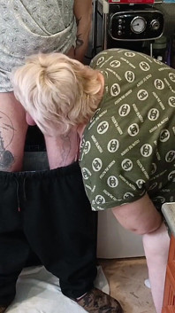 Stříkání do úst macechy po honění a hlubokém kouření