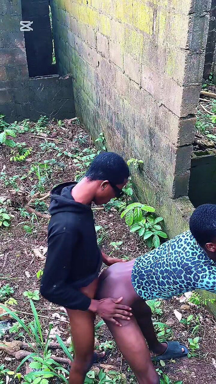 BLACKSHOOTERR: Luaran:.. Berkongkek di bangunan yang belum siap