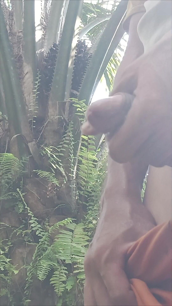 AdmHell: Kil içinde büyük bir yarak tatmin oldu